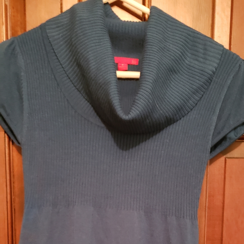 Ladies size small cap sleeve sweater dress/top by Liv; pre-owned aqua cowl neck